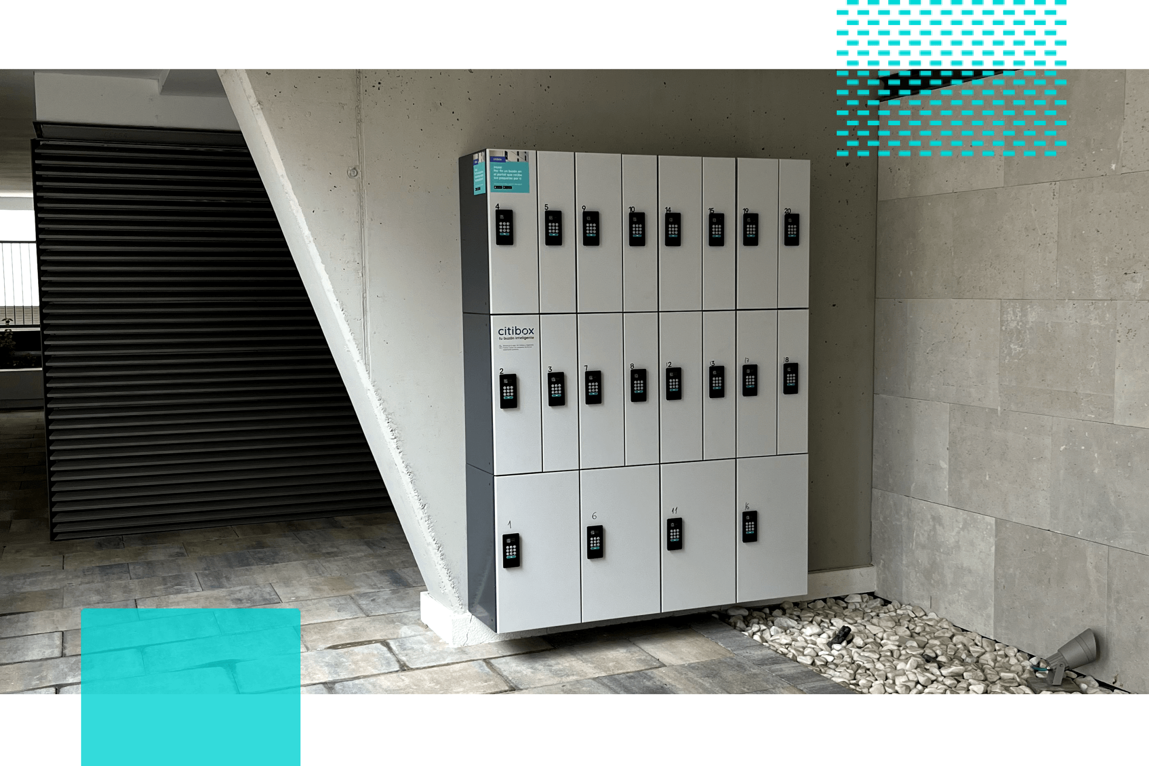 Hall de un vencidario con buzones